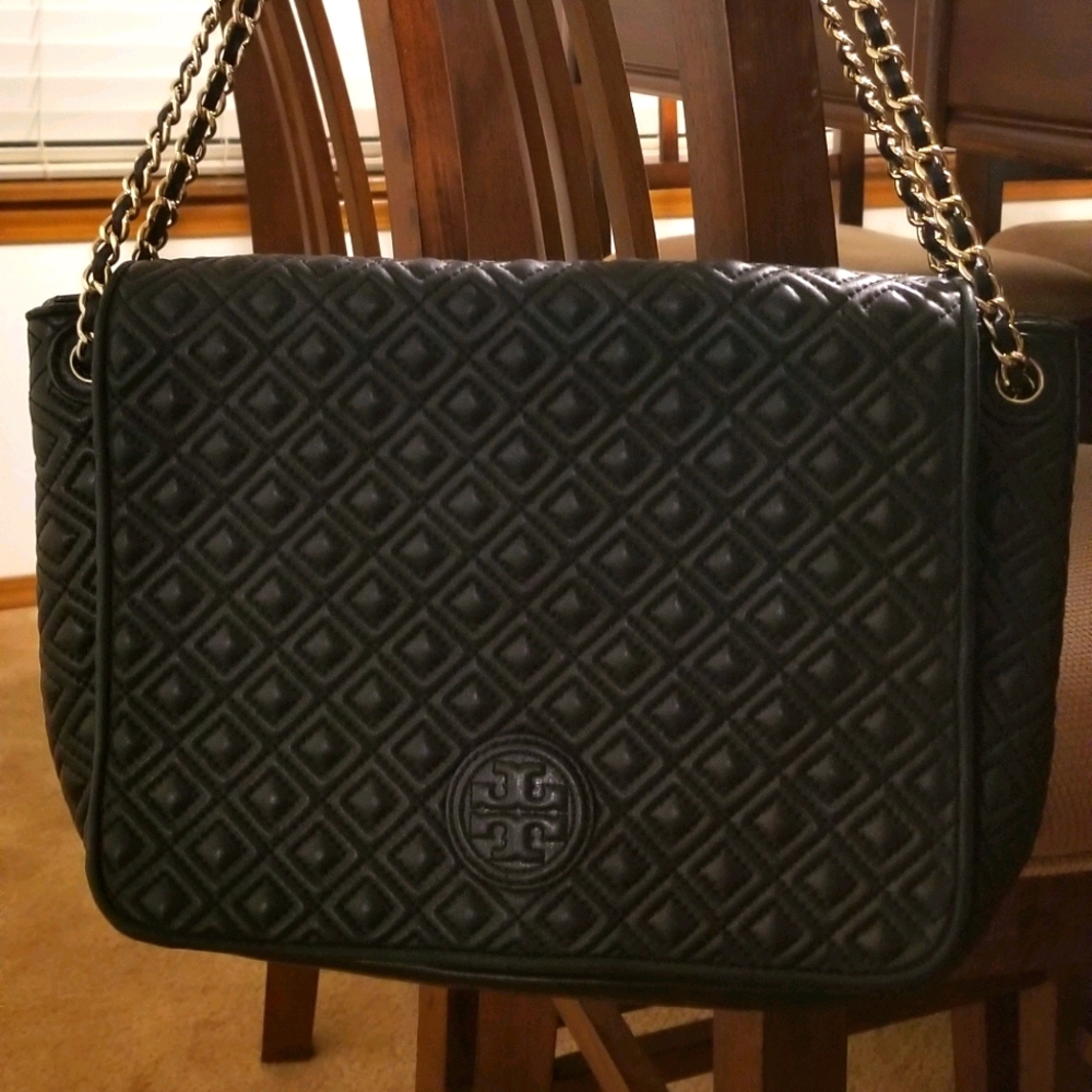 Tory Burch quilted leather shoulder bag.